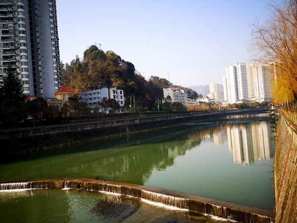 黔江城区黑臭水体整治成效显著
